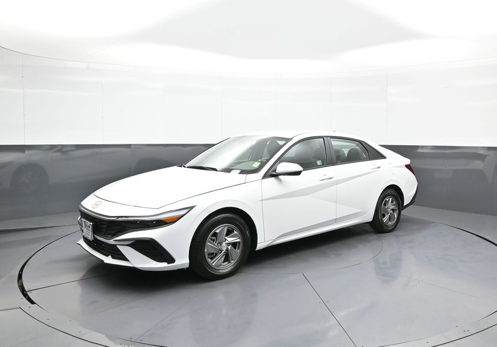2025 Hyundai Elantra SE - Photo 10
