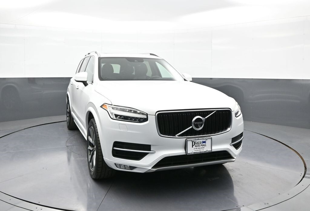 2017 Volvo XC90 T6 Momentum photo 3