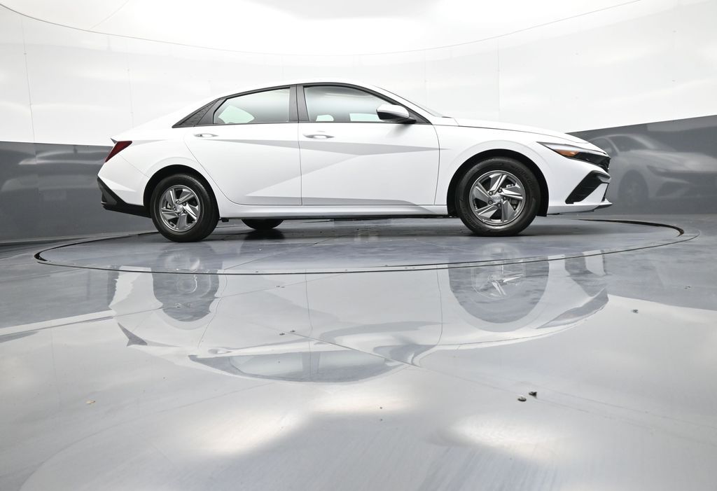 2025 Hyundai Elantra SE - Photo 28