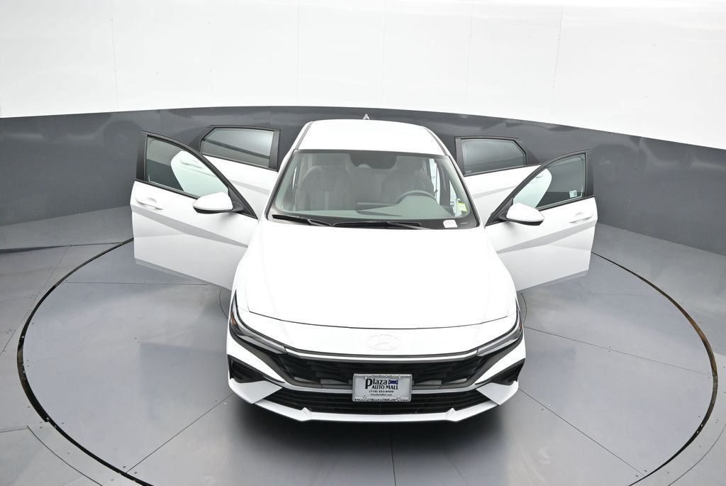 2025 Hyundai Elantra SE - Photo 45