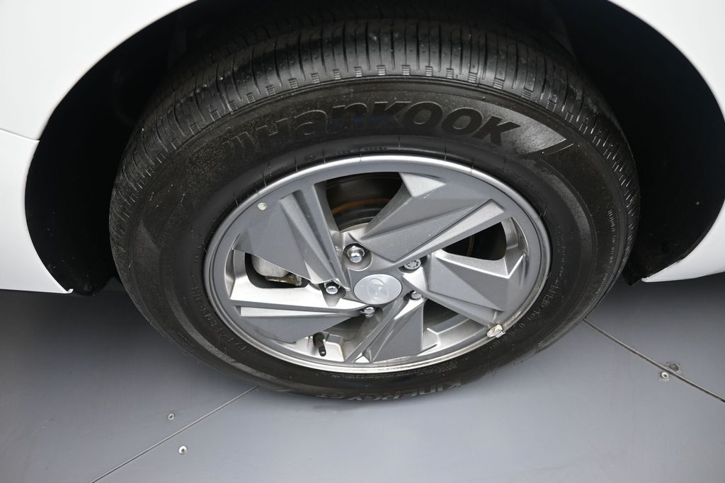 2025 Hyundai Elantra SE - Photo 12