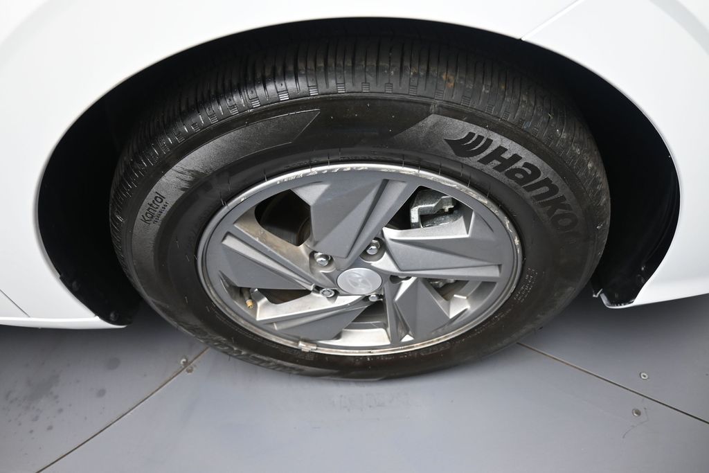 2025 Hyundai Elantra SE - Photo 13