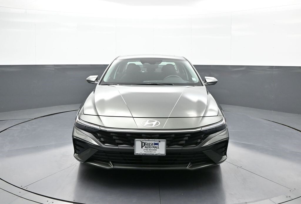 2025 Hyundai Elantra SEL Convenience photo 2