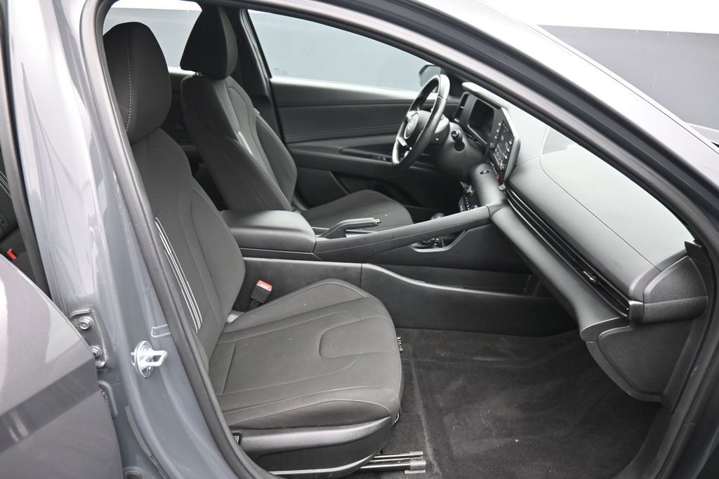 2025 Hyundai Elantra SEL - Photo 23