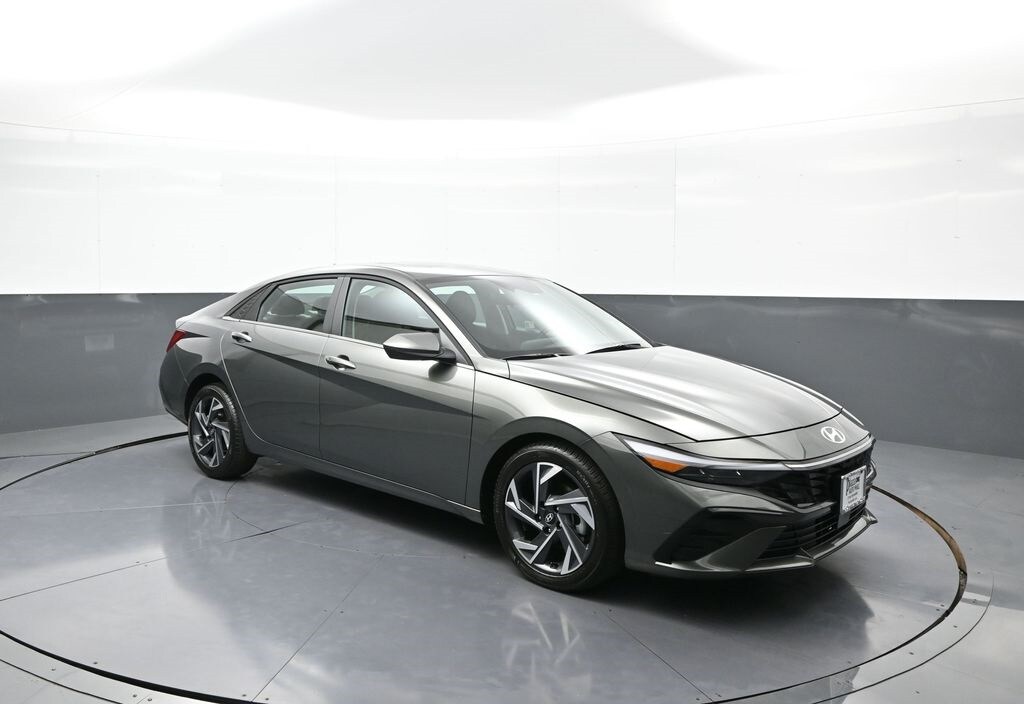 2025 Hyundai Elantra SEL Convenience photo 4