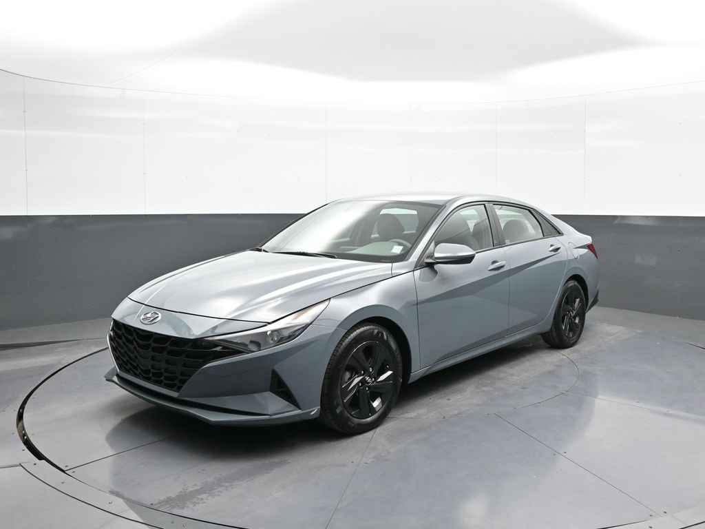 2022 Hyundai Elantra SEL's photo