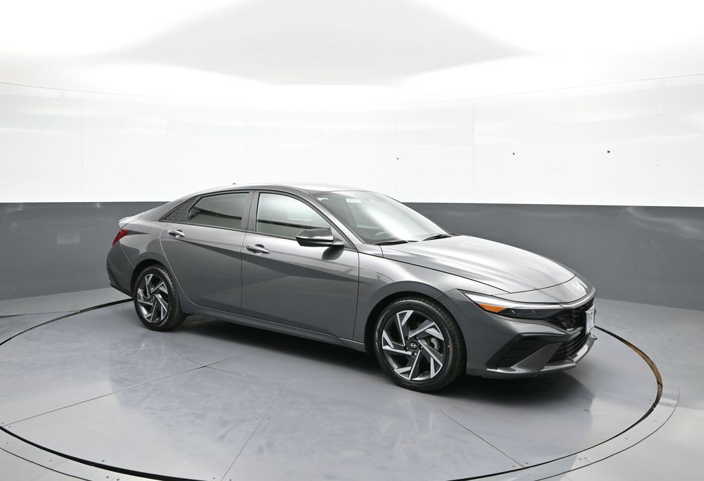 2025 Hyundai Elantra SEL - Photo 4