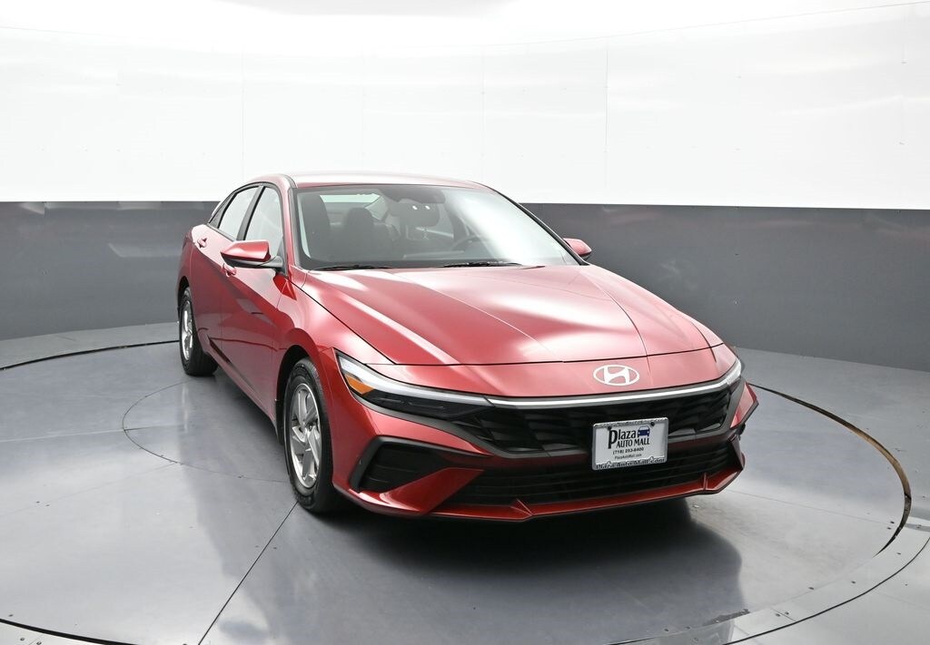 2025 Hyundai Elantra SE photo 3