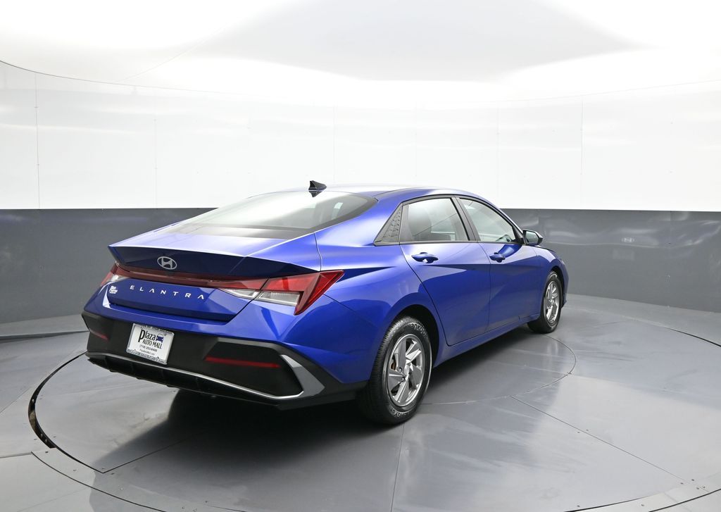 2025 Hyundai Elantra SE - Photo 6