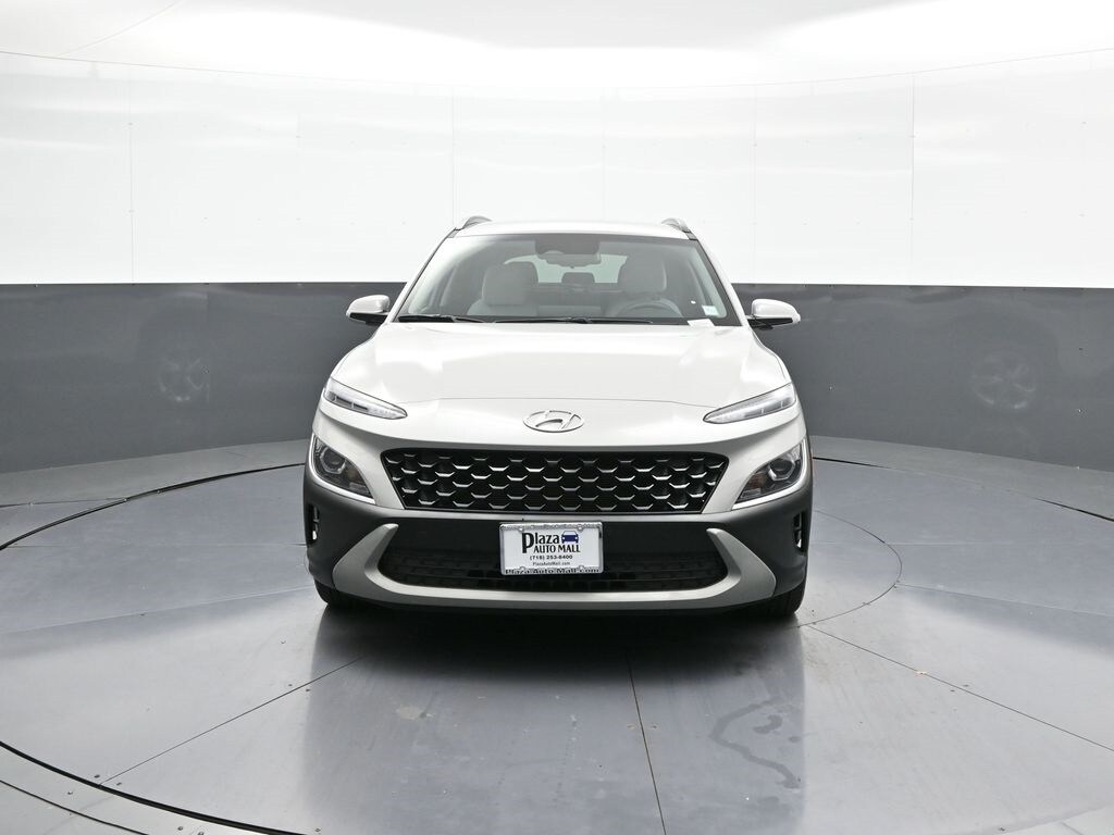 2022 Hyundai Kona SEL photo 2