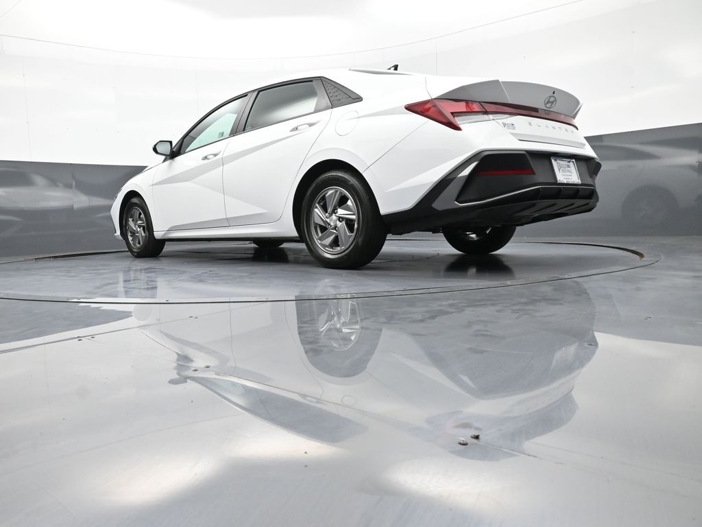 2025 Hyundai Elantra SE - Photo 31