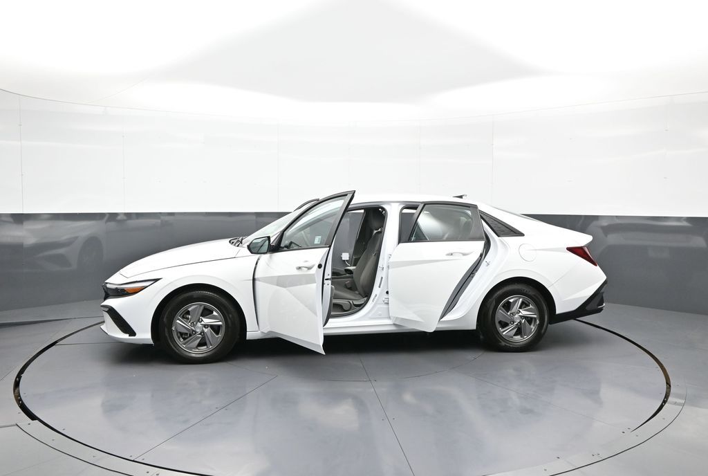 2025 Hyundai Elantra SE - Photo 42