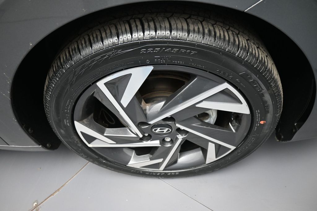 2025 Hyundai Elantra SEL - Photo 12