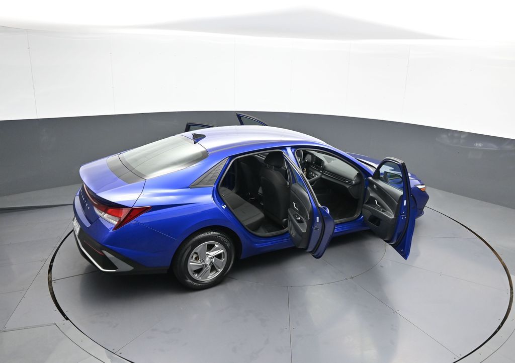 2025 Hyundai Elantra SE - Photo 43