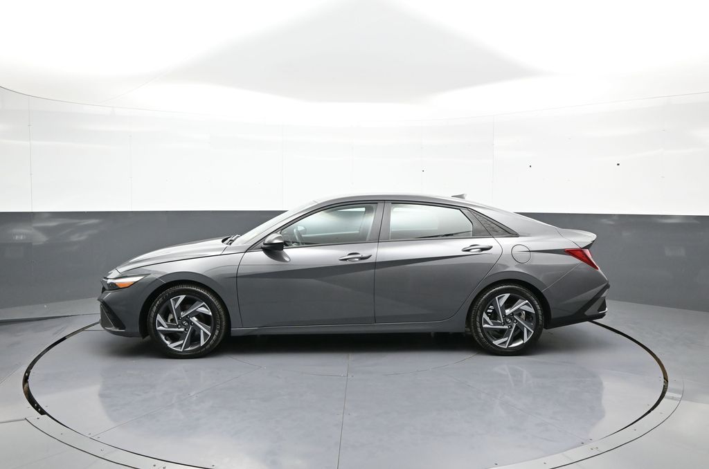 2025 Hyundai Elantra SEL - Photo 9