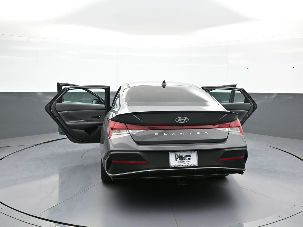 2025 Hyundai Elantra SEL - Photo 44
