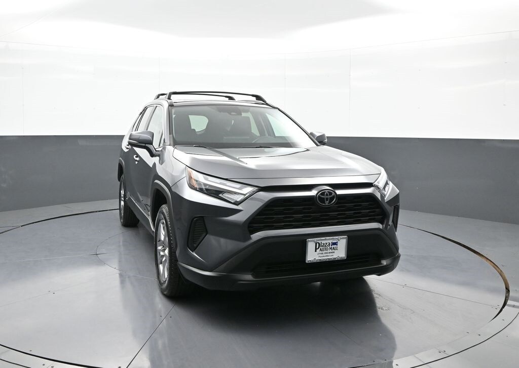2022 Toyota RAV4 XLE photo 3