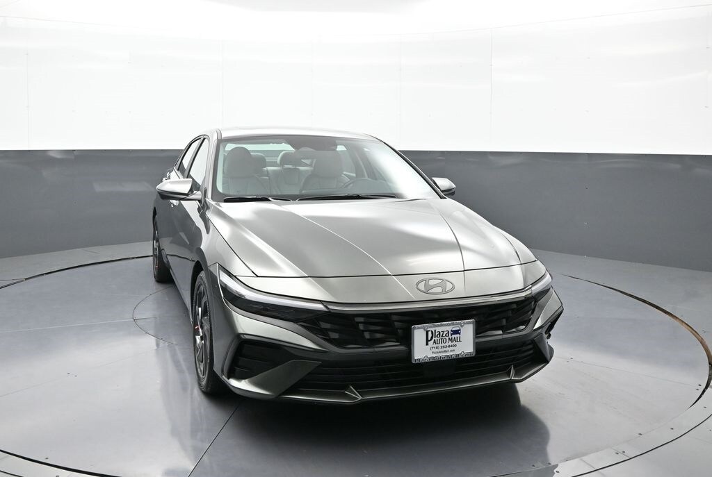 2024 Hyundai Elantra Limited photo 3