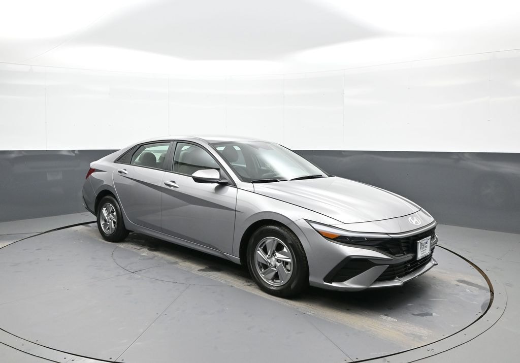 Certified 2025 Hyundai Elantra SE Sedan