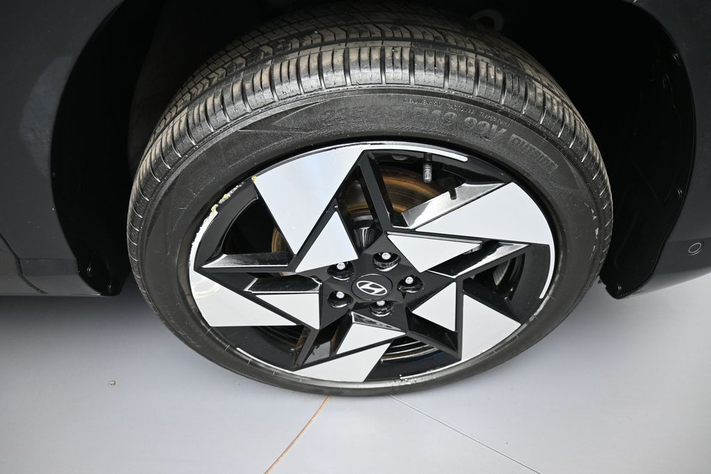 2024 Hyundai Kona Limited - Photo 11