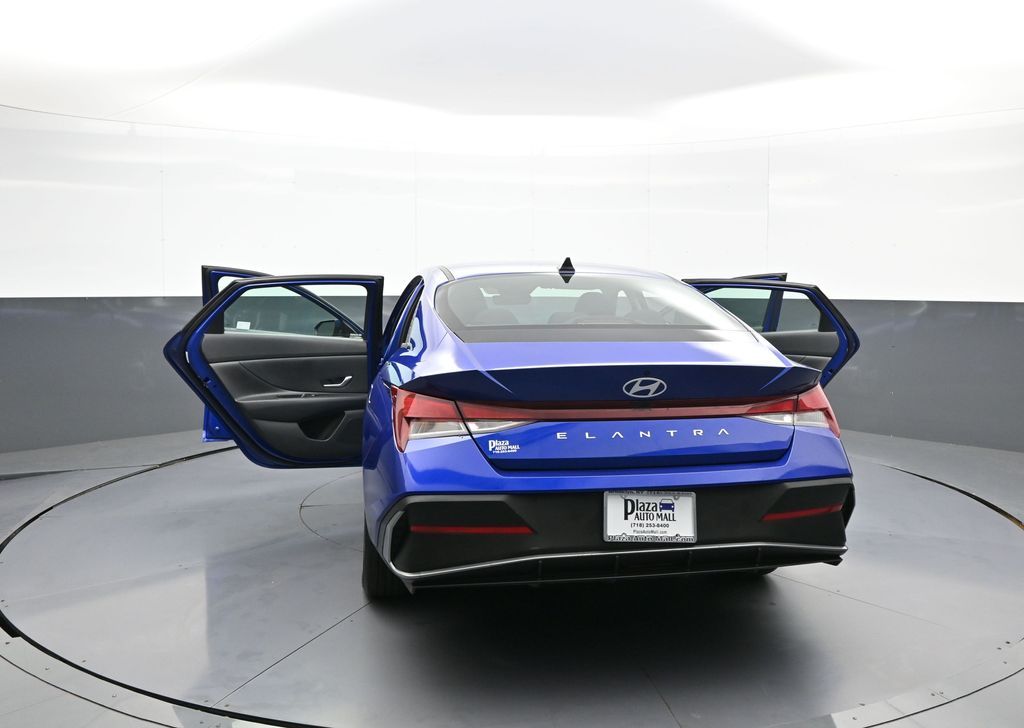 2025 Hyundai Elantra SE - Photo 45