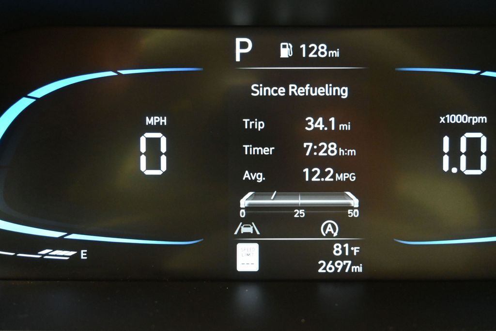 2025 Hyundai Elantra SE - Photo 16