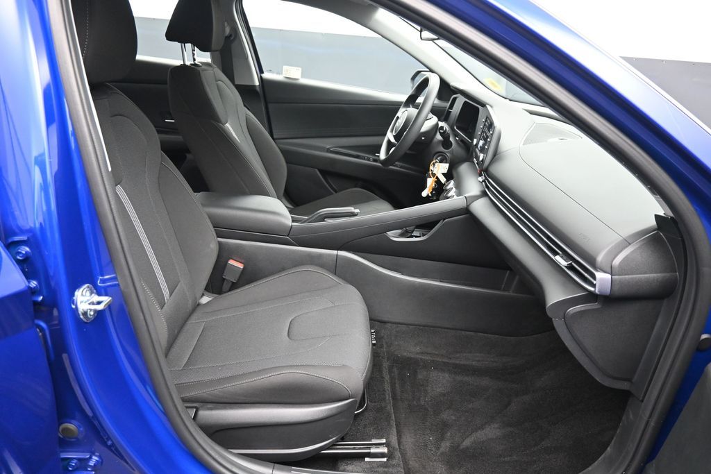 2025 Hyundai Elantra SE - Photo 23