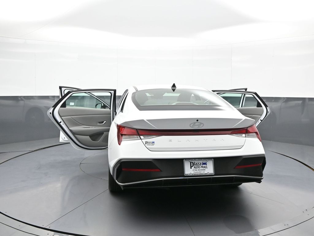 2025 Hyundai Elantra SE - Photo 46