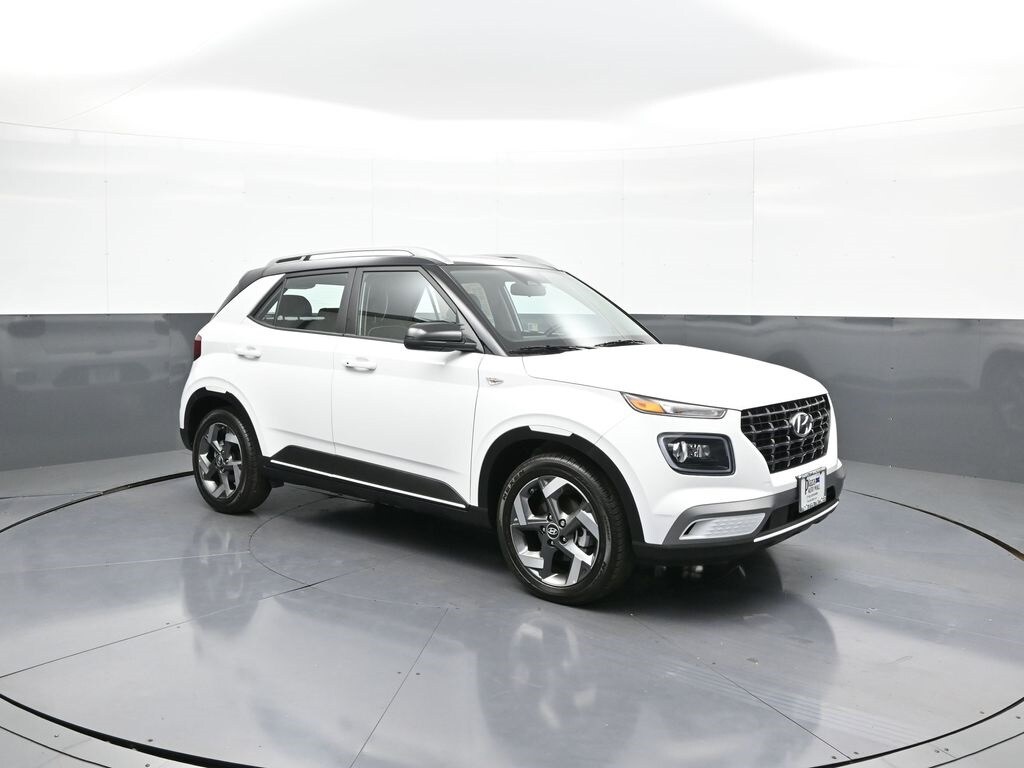 2025 Hyundai Venue Limited photo 3
