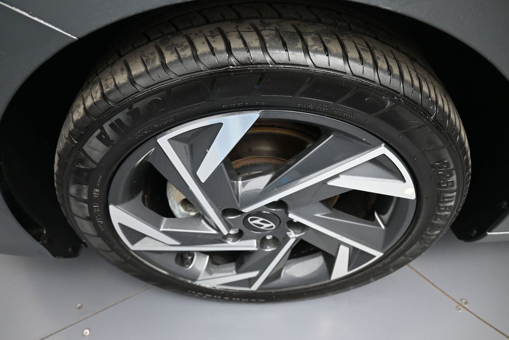 2025 Hyundai Elantra SEL - Photo 13