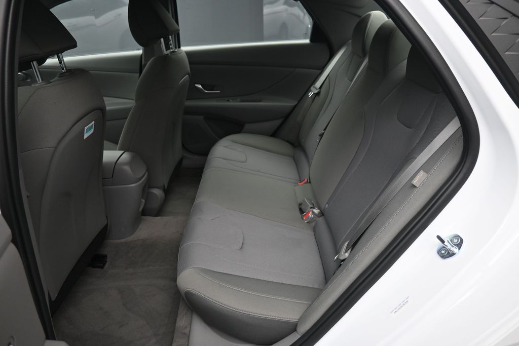 2025 Hyundai Elantra SE - Photo 20