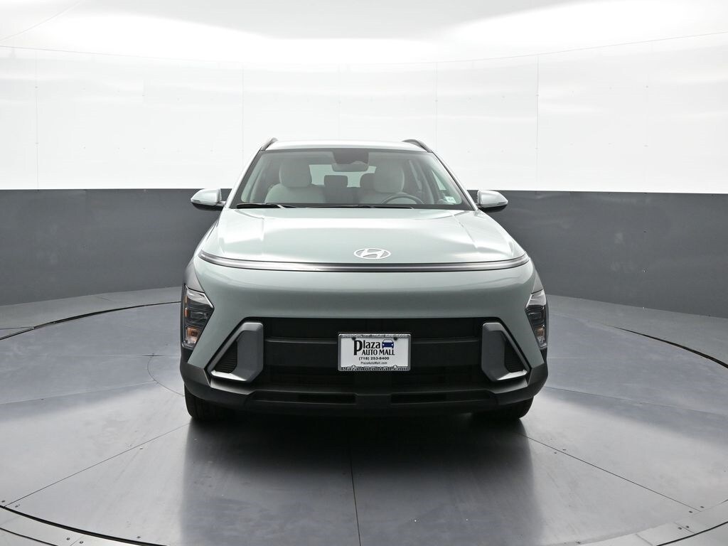 2025 Hyundai Kona SEL photo 2
