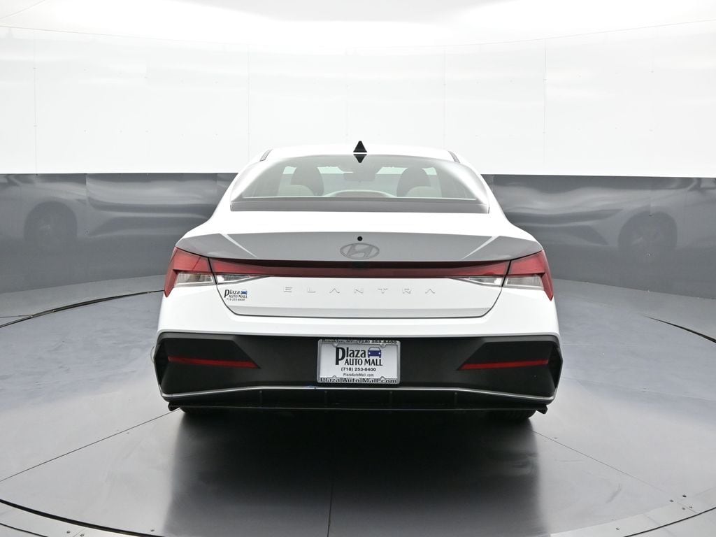 2025 Hyundai Elantra SE - Photo 7