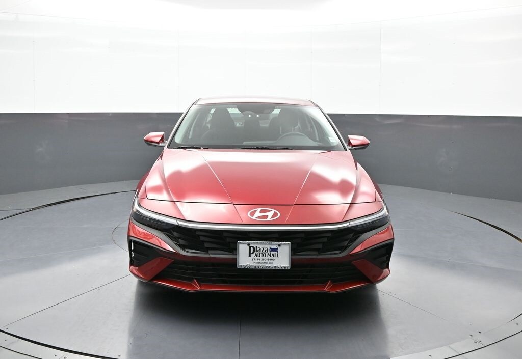 2025 Hyundai Elantra SE photo 2