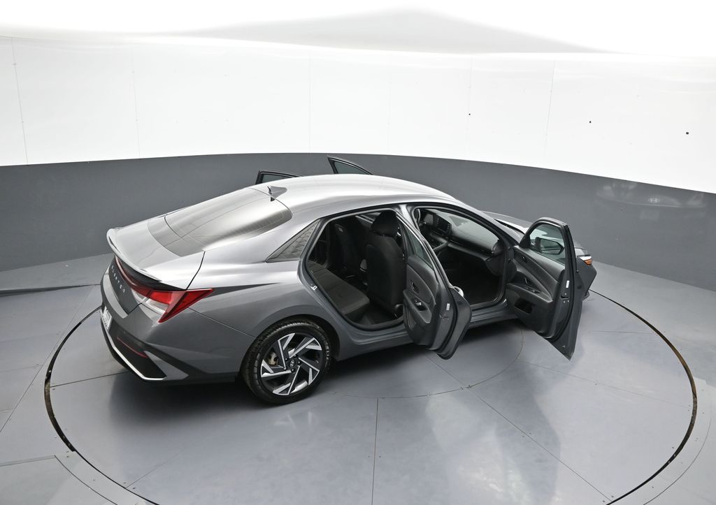 2025 Hyundai Elantra SEL - Photo 42