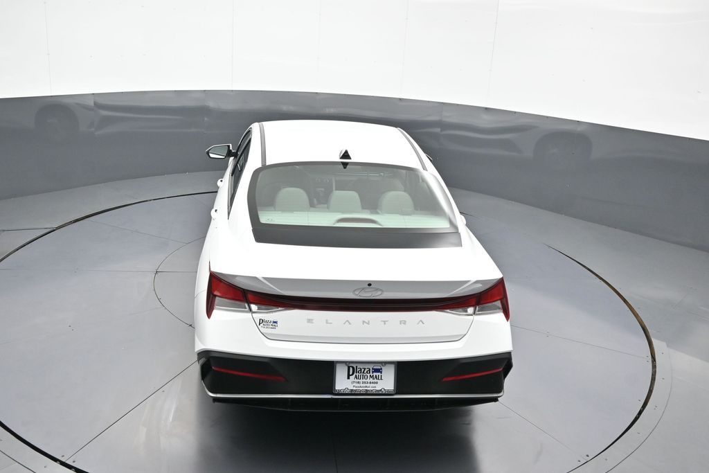 2025 Hyundai Elantra SE - Photo 38
