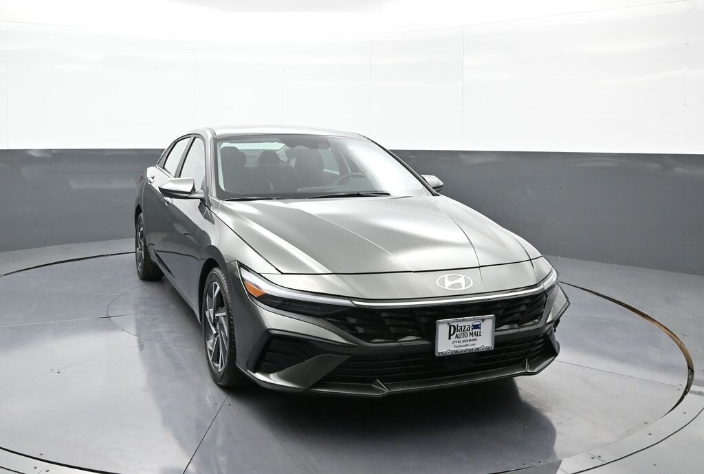 2025 Hyundai Elantra SEL Convenience photo 3