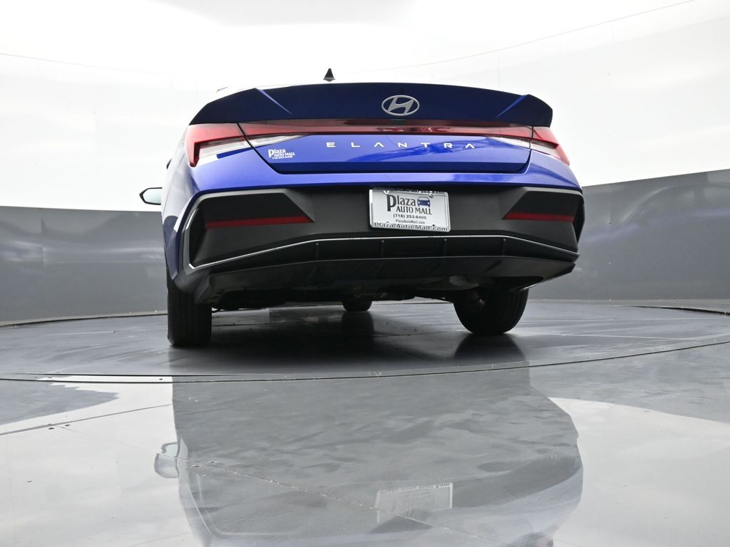 2025 Hyundai Elantra SE - Photo 29