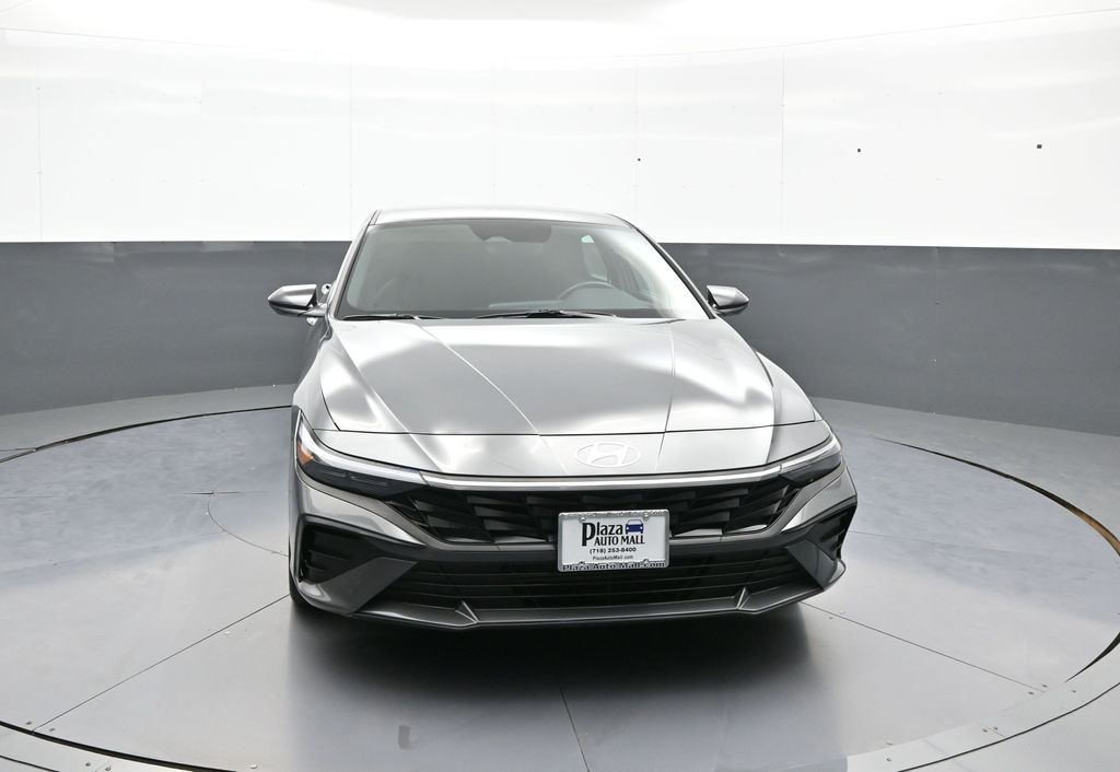 2025 Hyundai Elantra SEL - Photo 2
