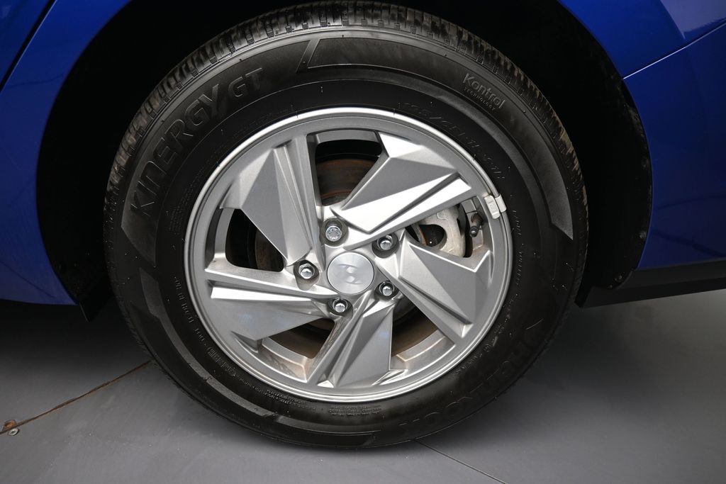 2025 Hyundai Elantra SE - Photo 14