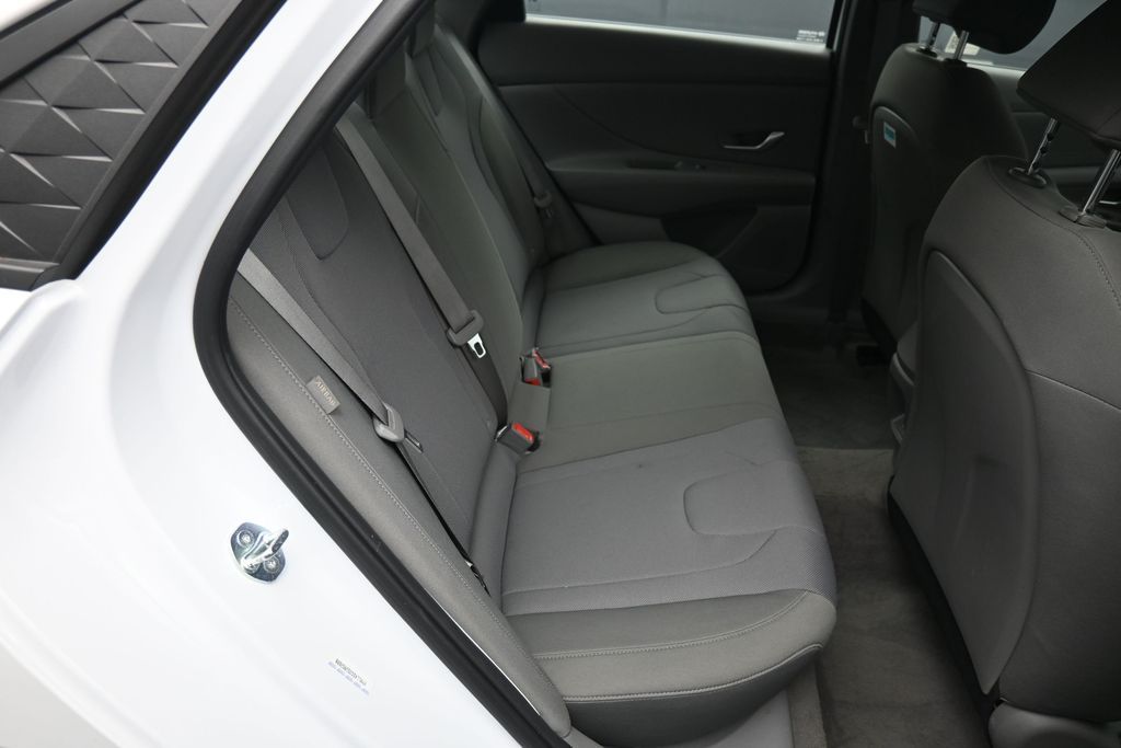 2025 Hyundai Elantra SE - Photo 23