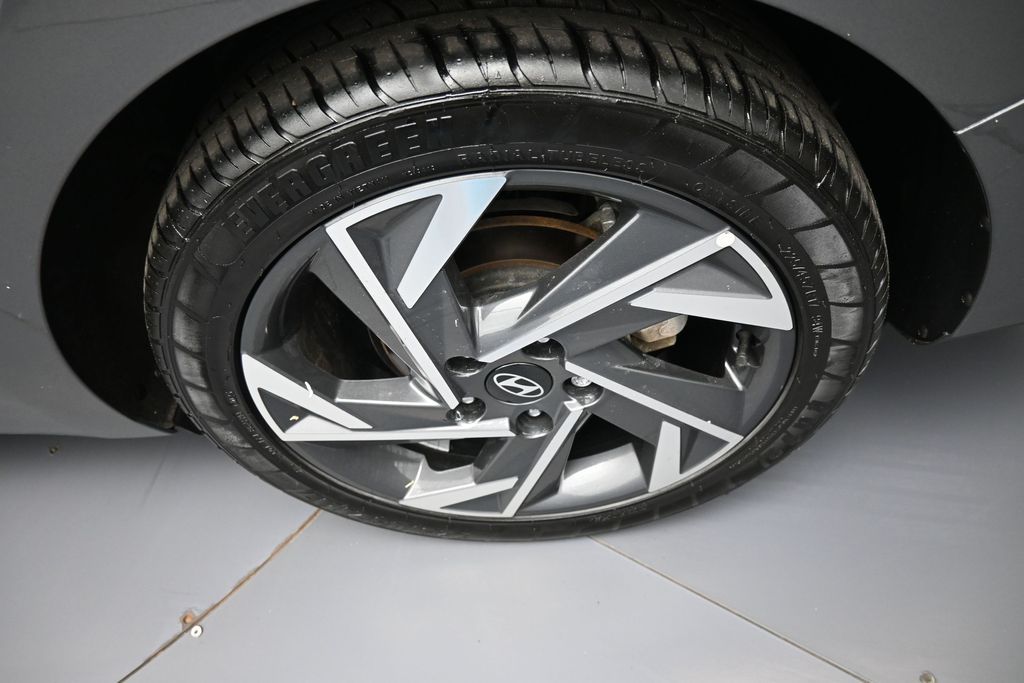 2025 Hyundai Elantra SEL - Photo 14