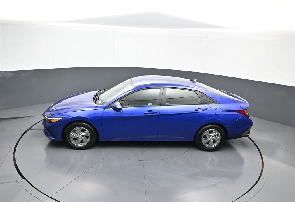 2025 Hyundai Elantra SE - Photo 39