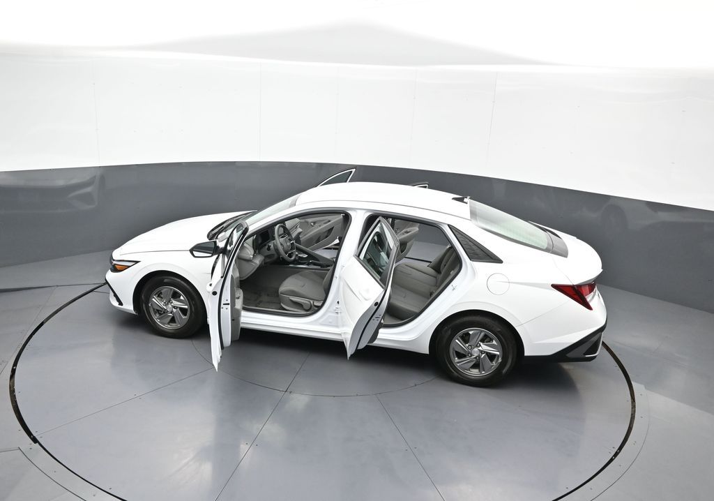 2025 Hyundai Elantra SE - Photo 43