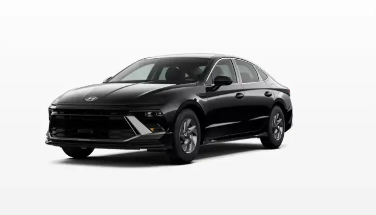 Black 2027 Hyundai Sonata SE with silver alloy wheels, front three-quarter view