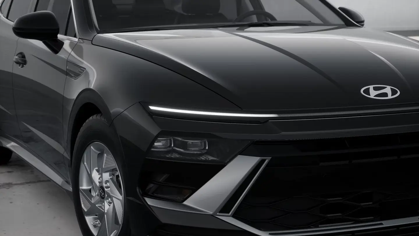Black Hyundai Sonata SE front bumper, LED light bar and 16-inch wheel, close-up
