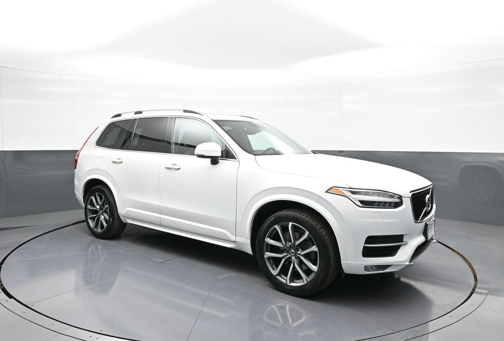 2017 Volvo XC90 T6 Momentum photo 4
