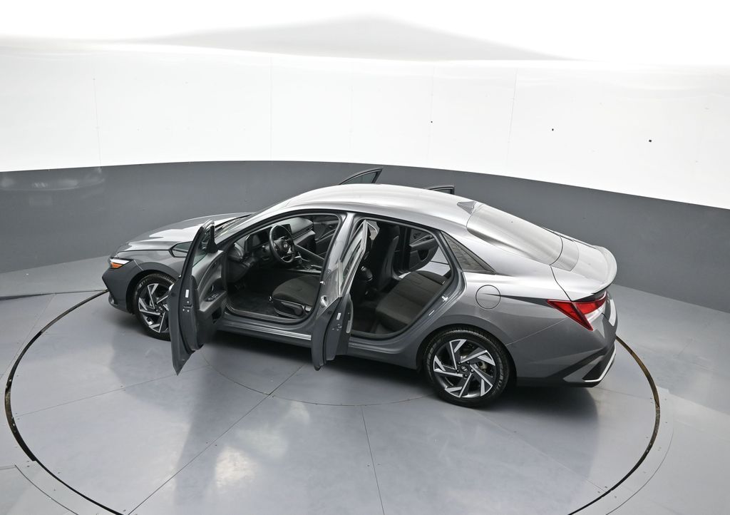 2025 Hyundai Elantra SEL - Photo 41