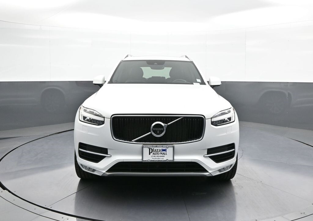 2017 Volvo XC90 T6 Momentum photo 2