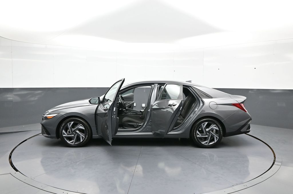 2025 Hyundai Elantra SEL - Photo 40